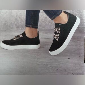 SERRA WOMEN’S CANVAS SLIP ONS